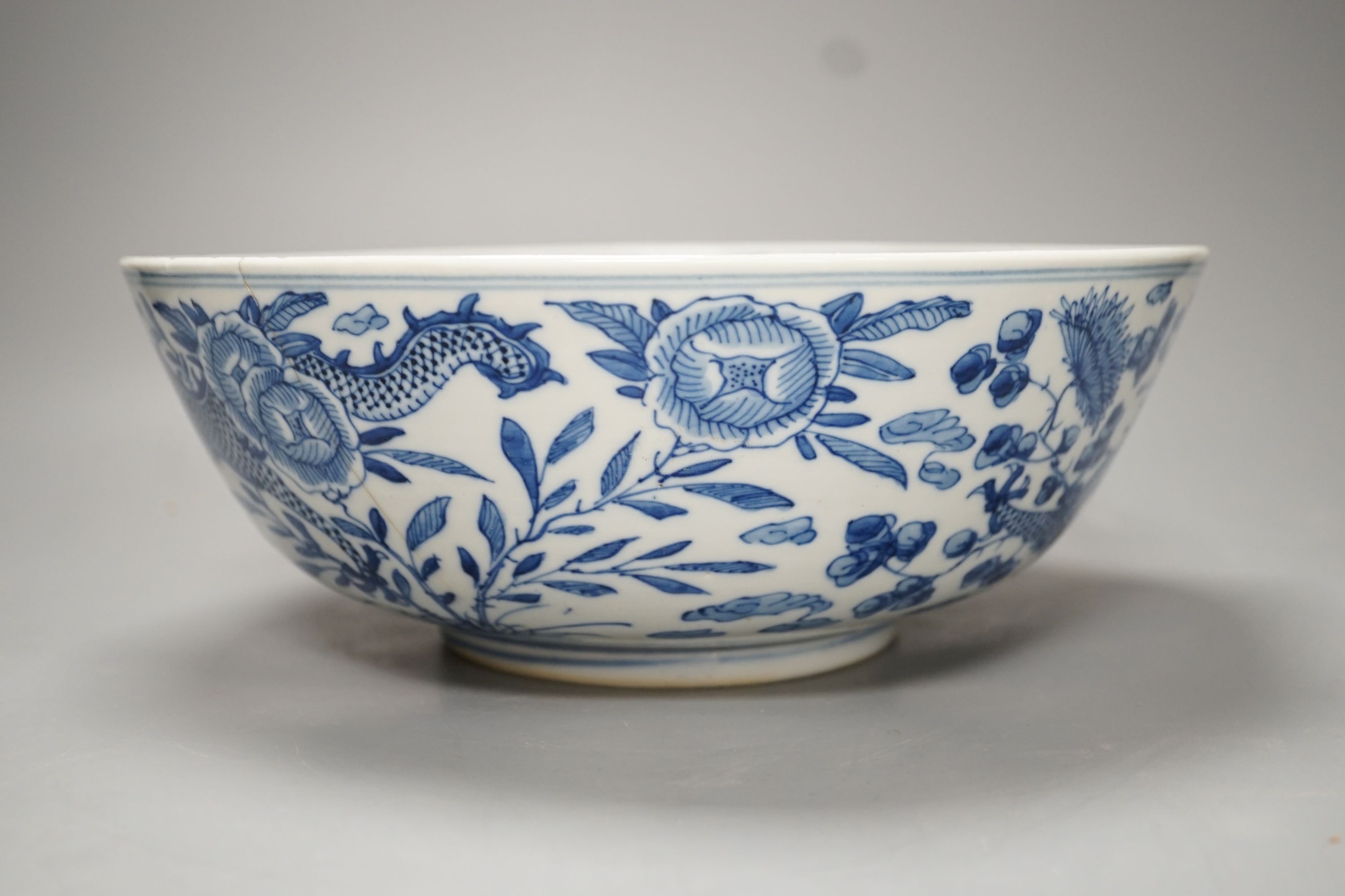 A 19th-century Chinese blue and white ‘dragon’ bowl - 27cm diameter